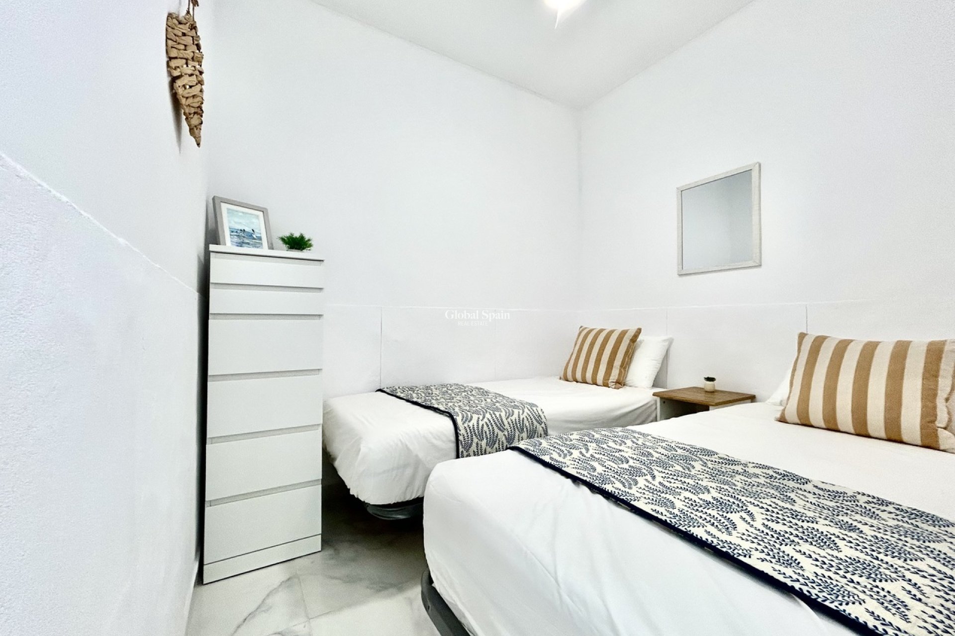 Venta - APARTAMENTO -
LA ZENIA - Costa Blanca