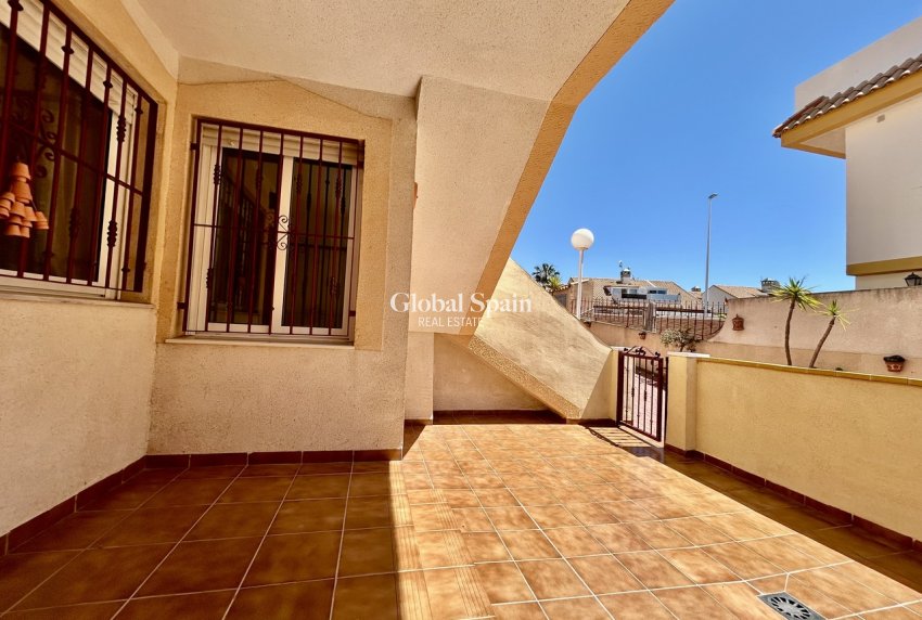 Venta - APARTAMENTO -
LA ZENIA - Costa Blanca
