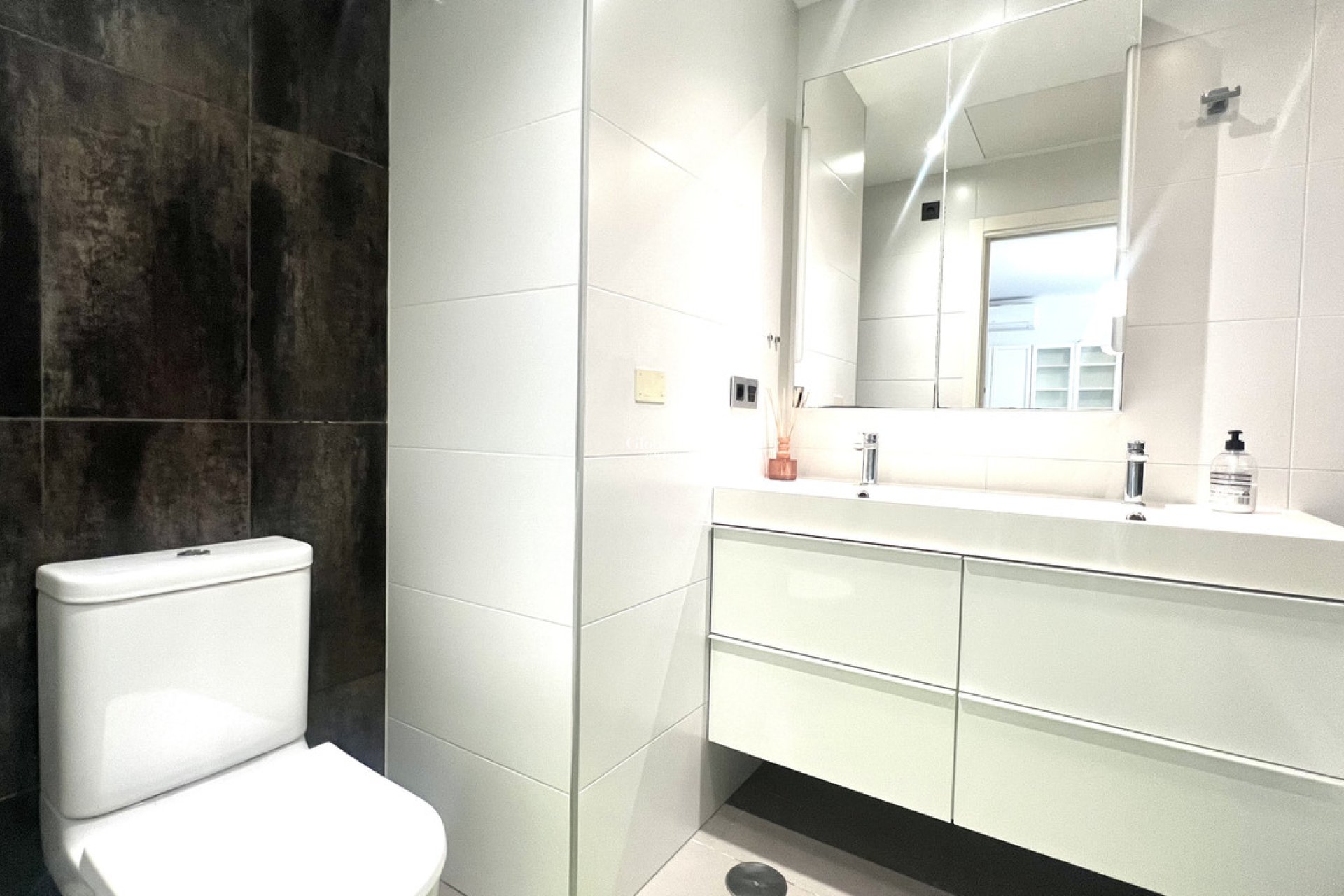 Venta - APARTAMENTO -
LA ZENIA - Costa Blanca