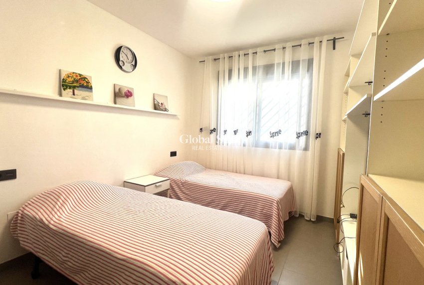 Venta - APARTAMENTO -
LA ZENIA - Costa Blanca