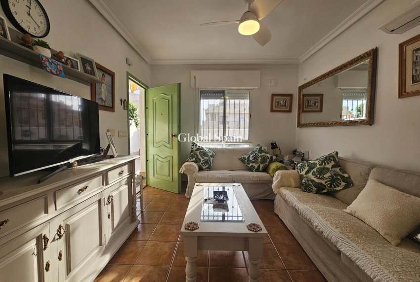 Venta - APARTAMENTO -
LA ZENIA - Costa Blanca