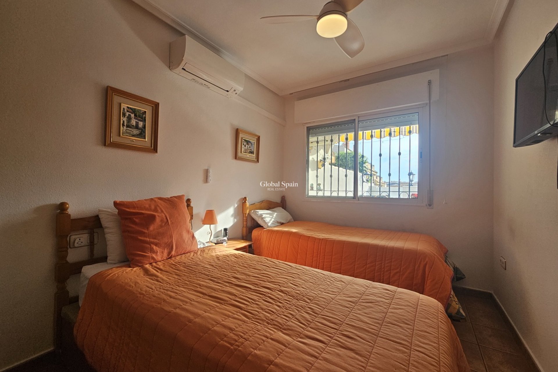 Venta - APARTAMENTO -
LA ZENIA - Costa Blanca