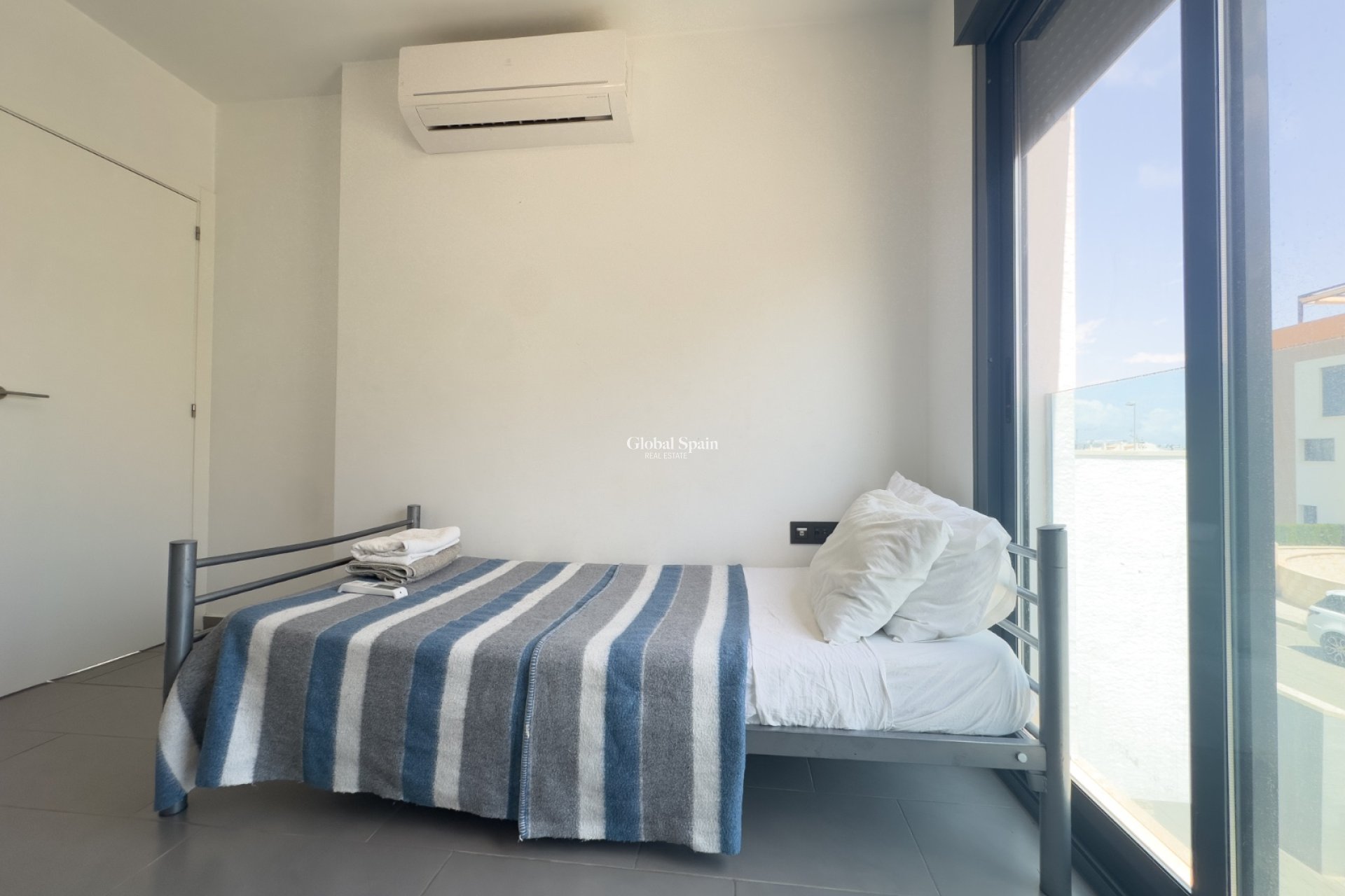 Venta - APARTAMENTO -
LA ZENIA - Costa Blanca