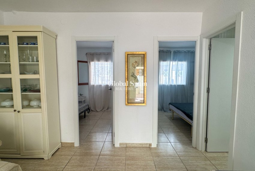 Venta - APARTAMENTO -
LA ZENIA - Costa Blanca