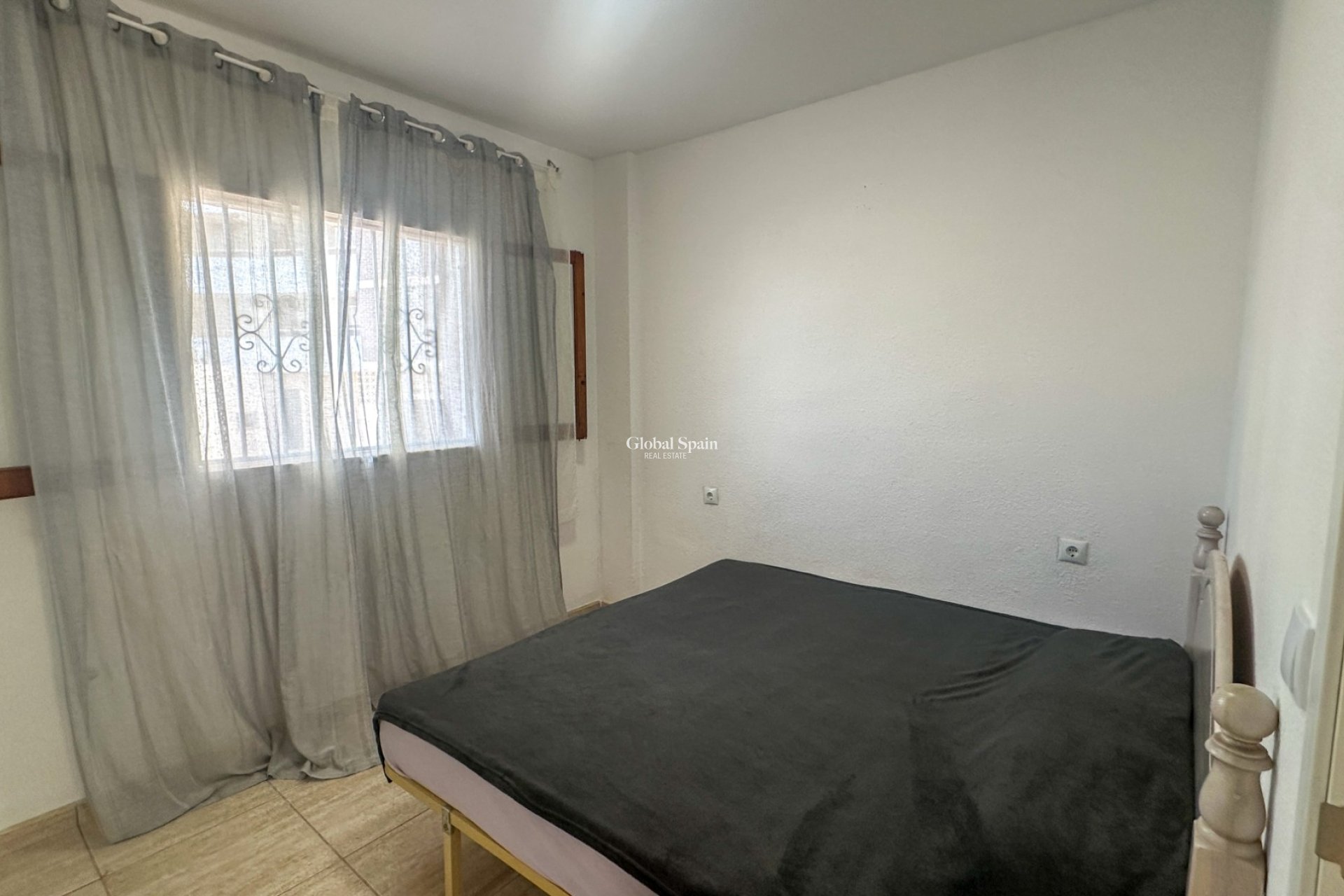 Venta - APARTAMENTO -
LA ZENIA - Costa Blanca