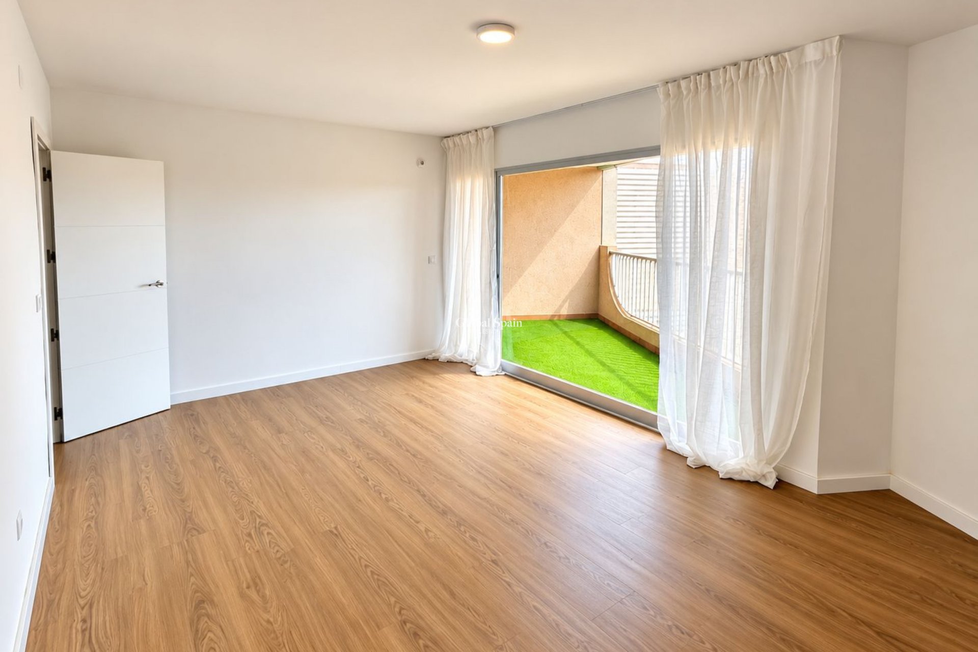 Venta - APARTAMENTO -
LA ZENIA - Costa Blanca