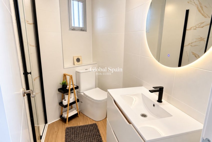 Venta - APARTAMENTO -
LA ZENIA - Costa Blanca