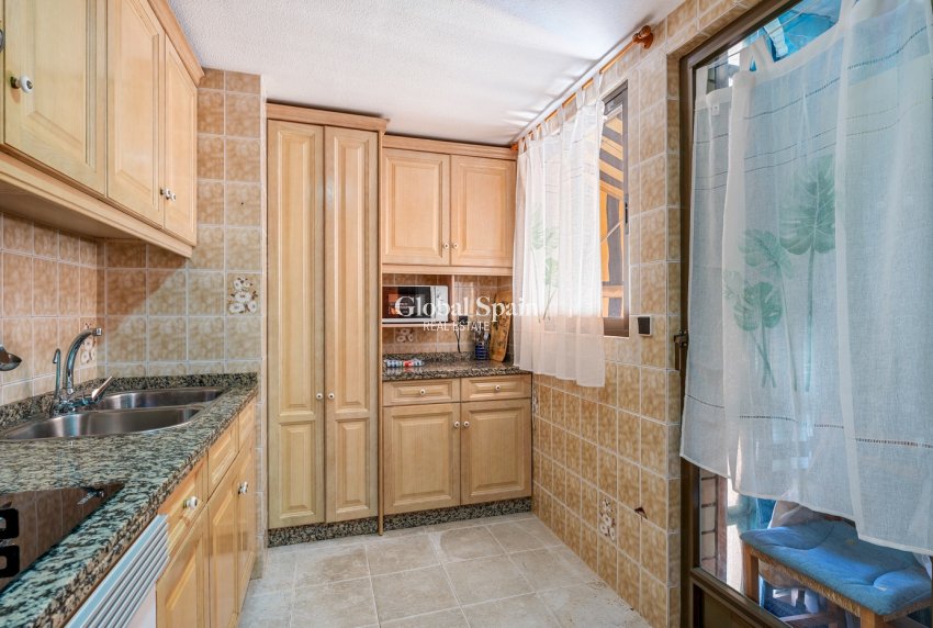 Venta - APARTAMENTO -
LOS ARENALES DEL SOL - Segunda linea playa