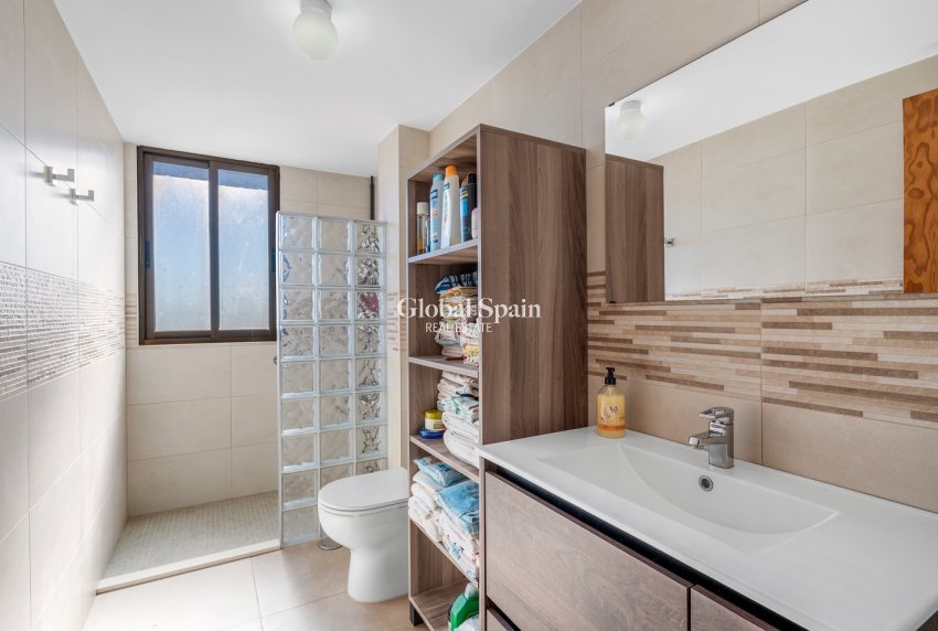 Venta - APARTAMENTO -
LOS ARENALES DEL SOL - Segunda linea playa