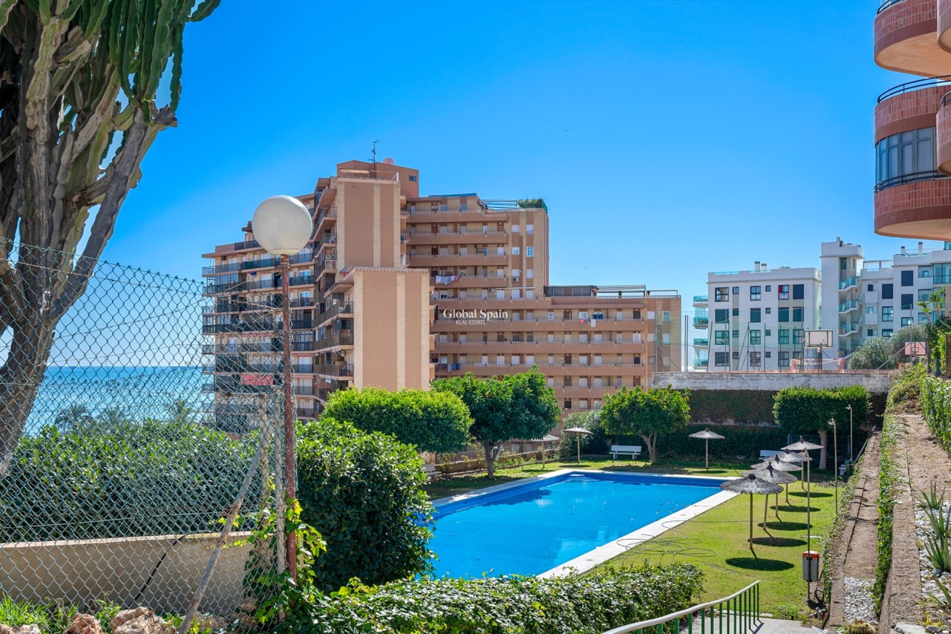 Venta - APARTAMENTO -
LOS ARENALES DEL SOL - Segunda linea playa