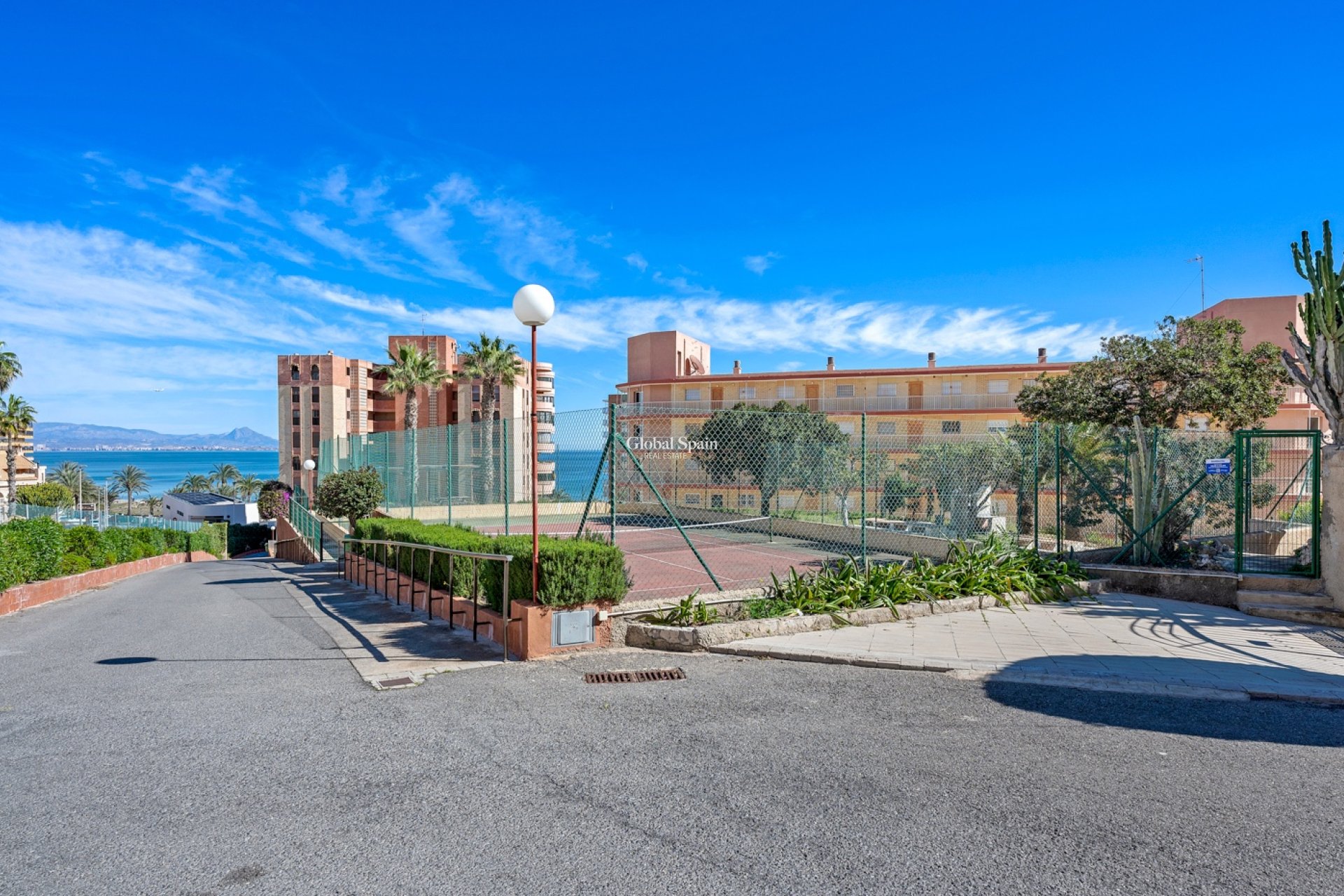 Venta - APARTAMENTO -
LOS ARENALES DEL SOL - Segunda linea playa