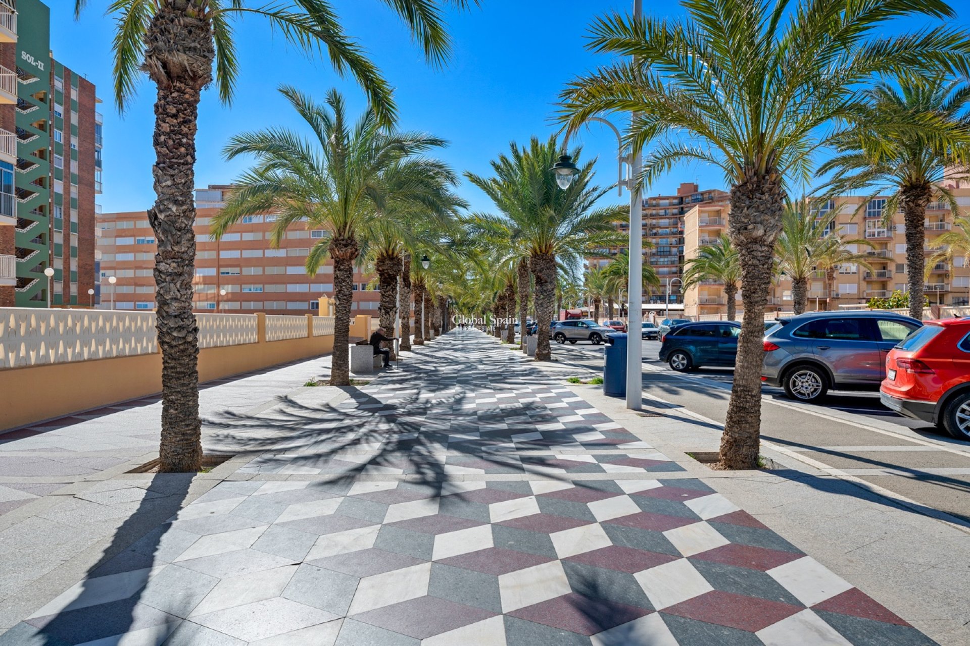 Venta - APARTAMENTO -
LOS ARENALES DEL SOL - Segunda linea playa