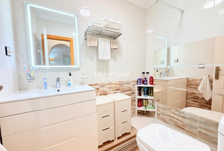 Venta - APARTAMENTO -
LOS MONTESINOS - La Herrada