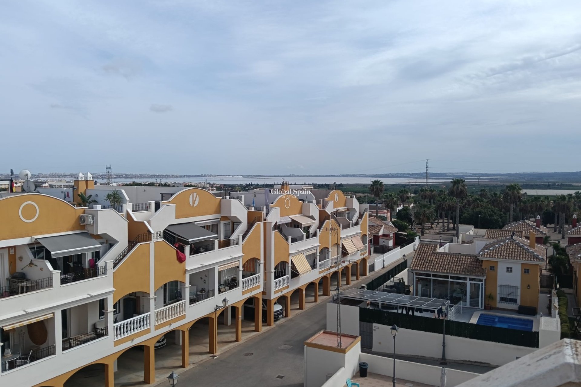 Venta - APARTAMENTO -
LOS MONTESINOS - Urbanizacion montesol