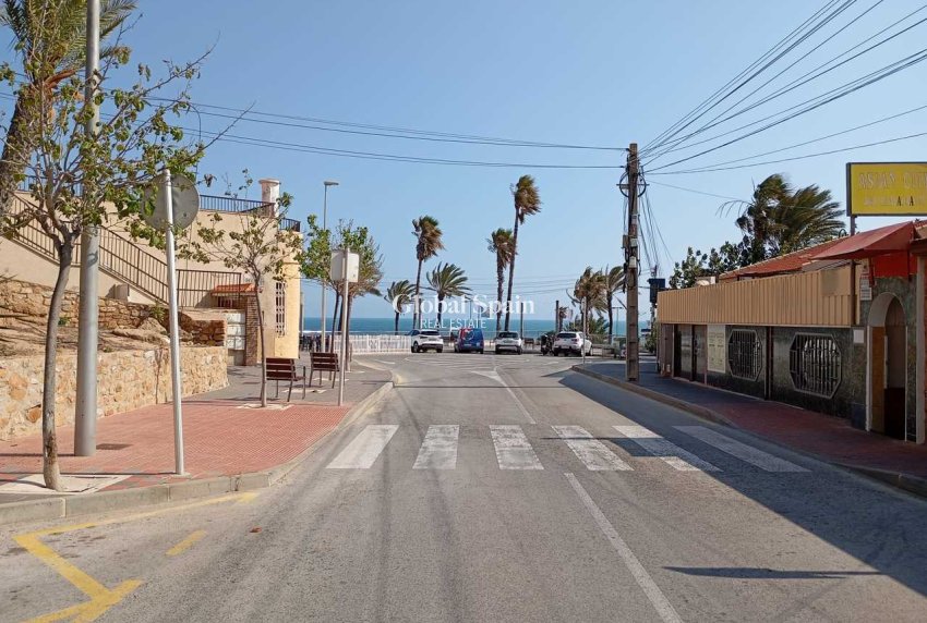 Venta - APARTAMENTO -
MIL PALMERAS  - Costa Blanca