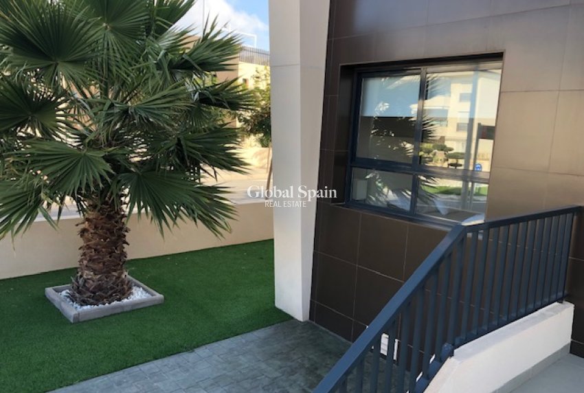 Venta - APARTAMENTO -
MIL PALMERAS 