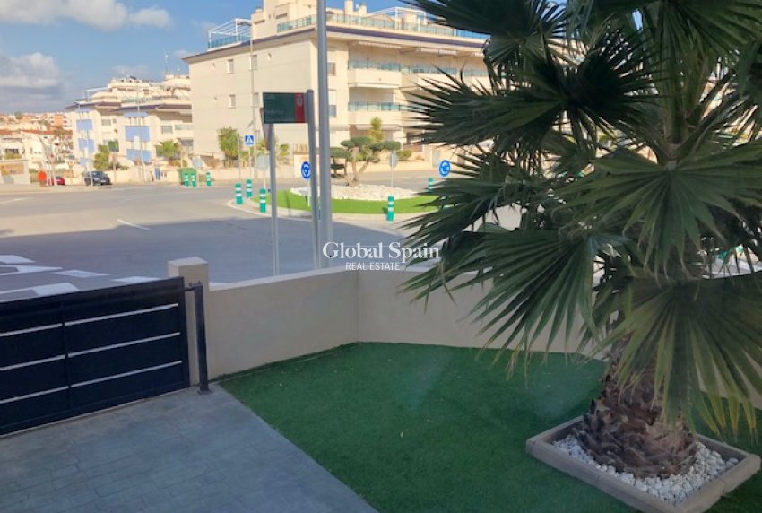 Venta - APARTAMENTO -
MIL PALMERAS 