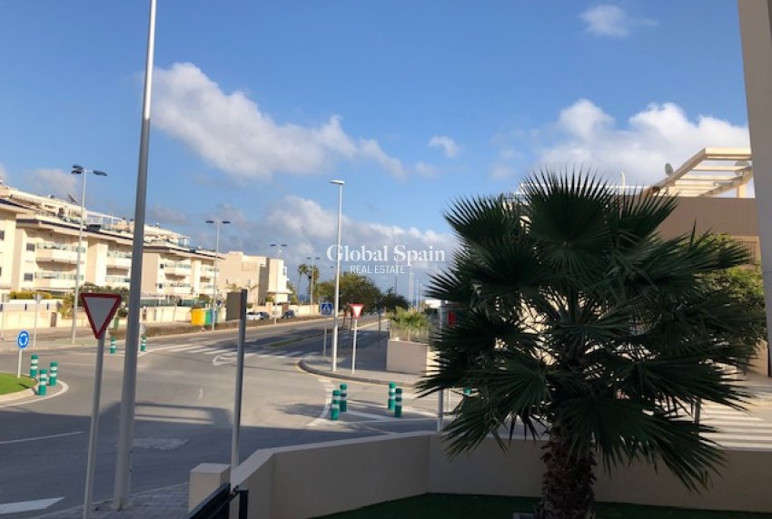 Venta - APARTAMENTO -
MIL PALMERAS 