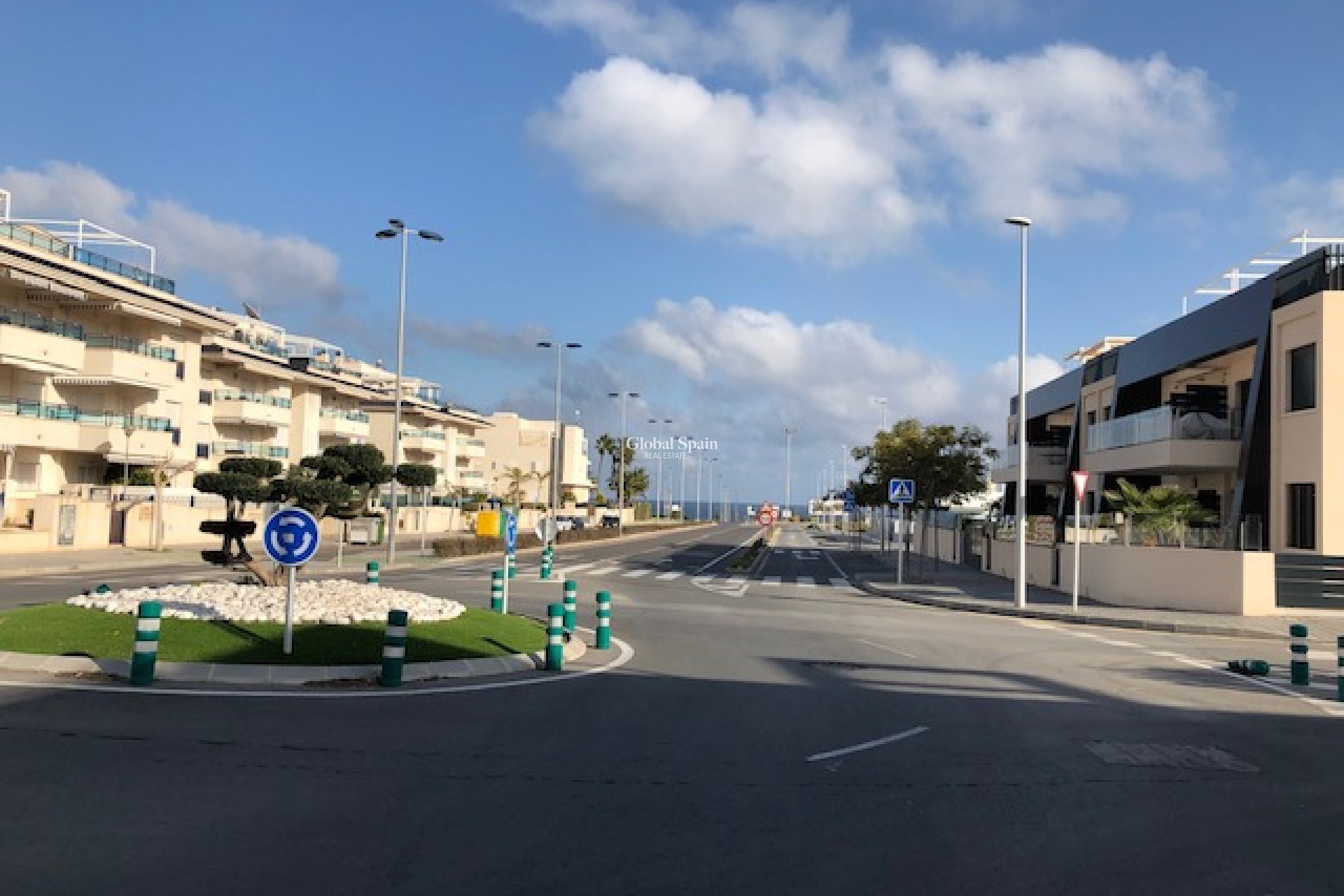 Venta - APARTAMENTO -
MIL PALMERAS 