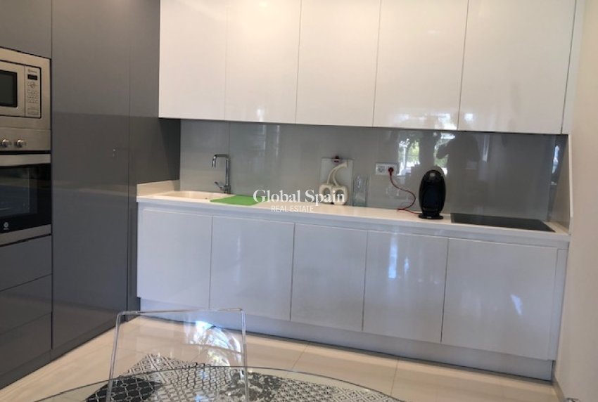 Venta - APARTAMENTO -
MIL PALMERAS 