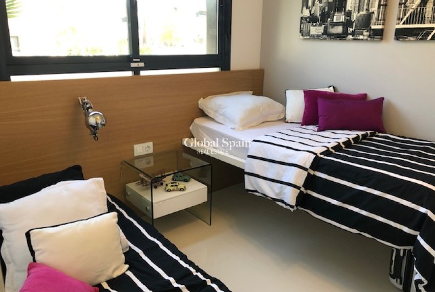 Venta - APARTAMENTO -
MIL PALMERAS 