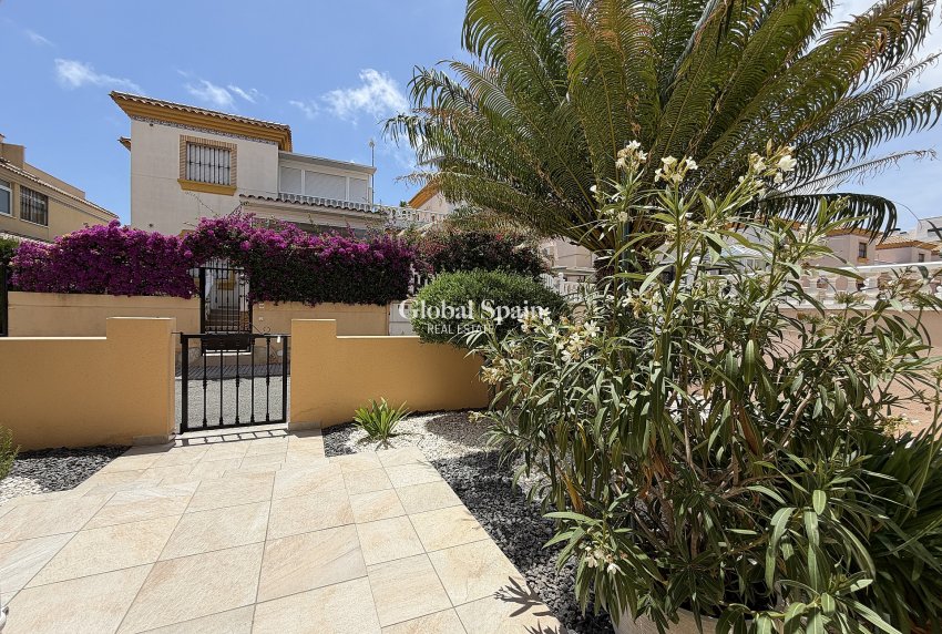 Venta - APARTAMENTO -
ORIHUELA COSTA - Costa Blanca