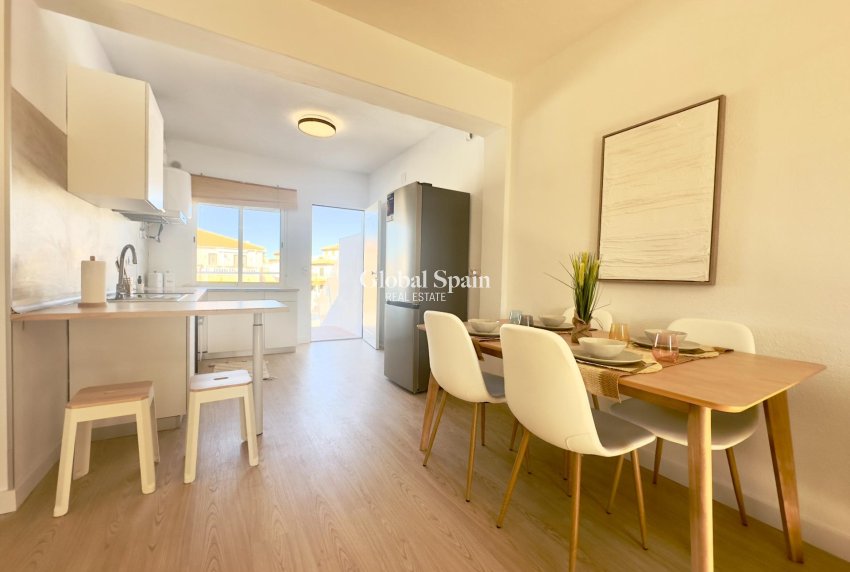 Venta - APARTAMENTO -
ORIHUELA COSTA - La Regia