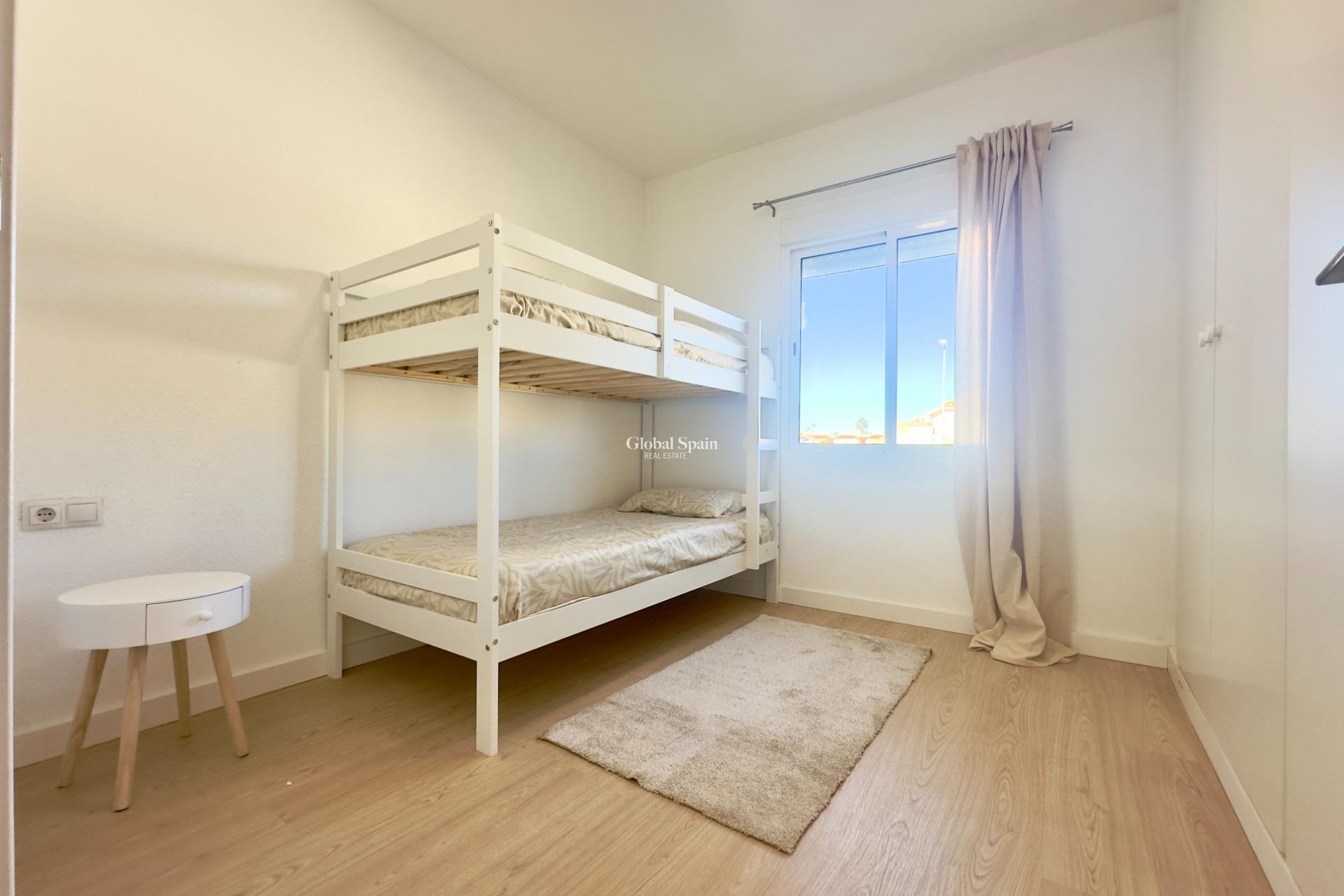 Venta - APARTAMENTO -
ORIHUELA COSTA - La Regia