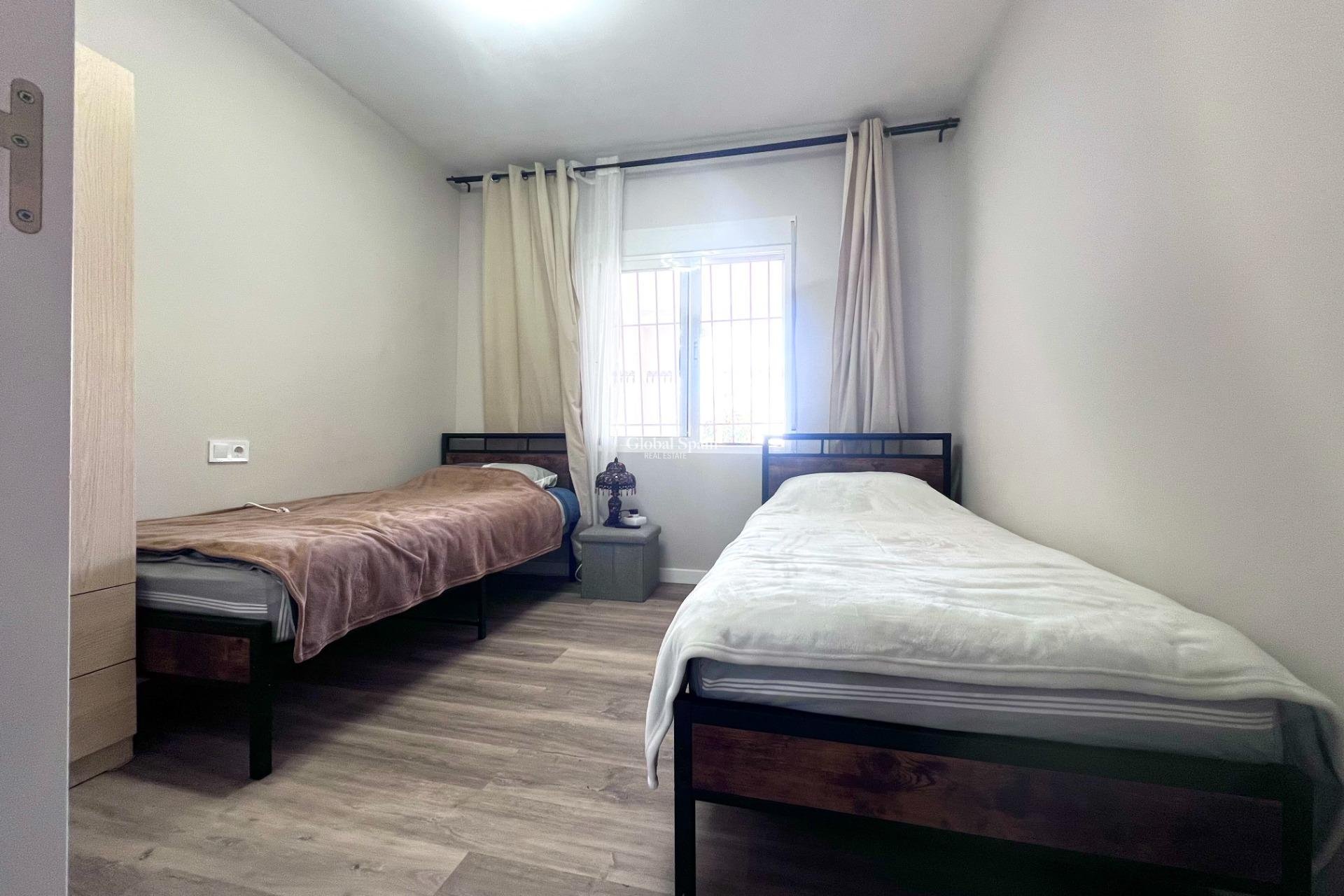 Venta - APARTAMENTO -
ORIHUELA COSTA - La Regia