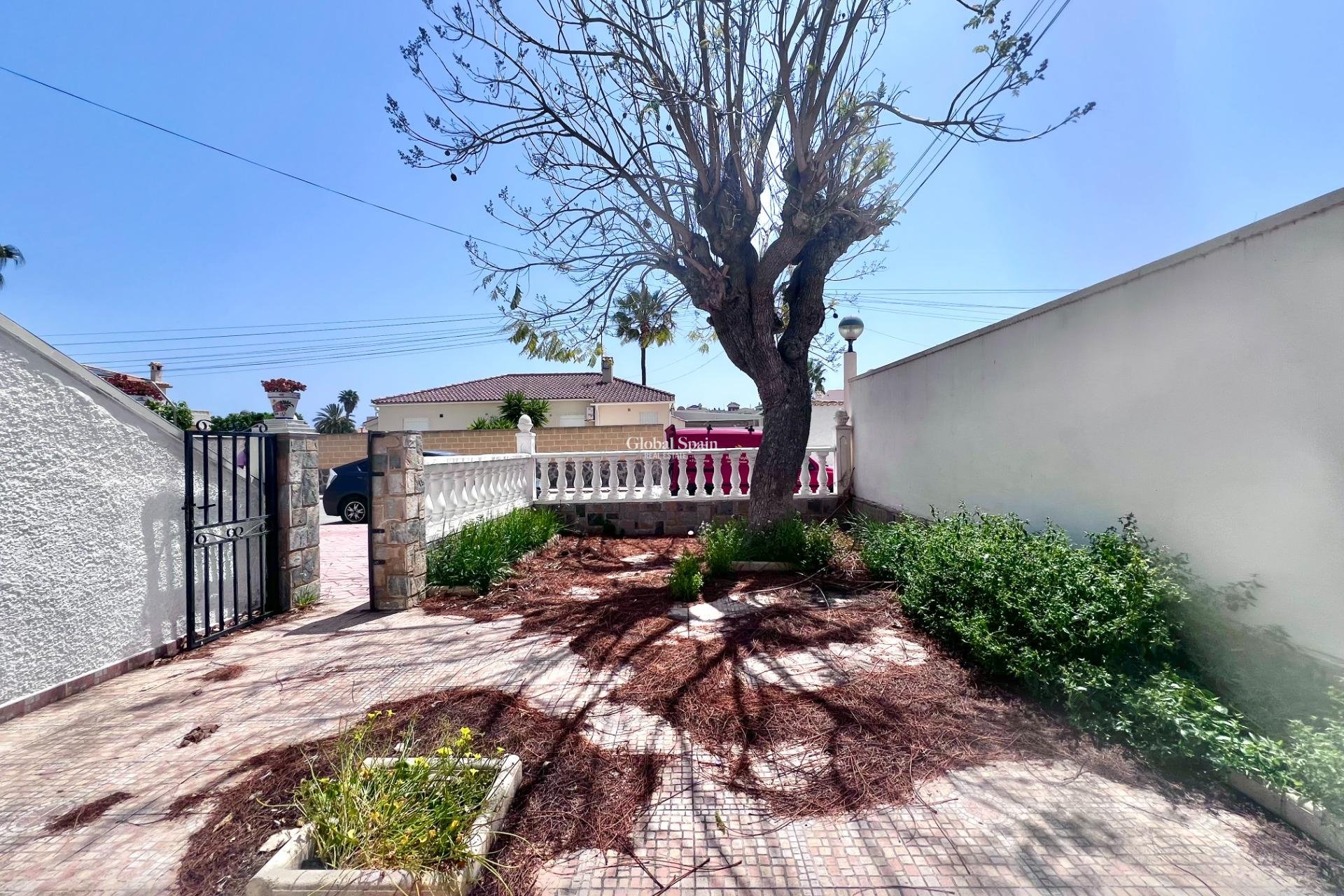 Venta - APARTAMENTO -
ORIHUELA COSTA - La Regia