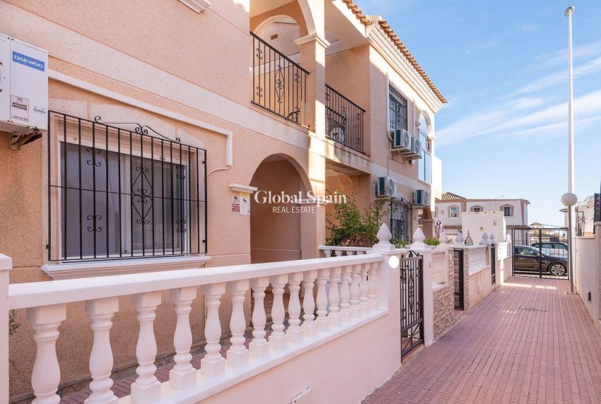 Venta - APARTAMENTO -
ORIHUELA COSTA - La Regia