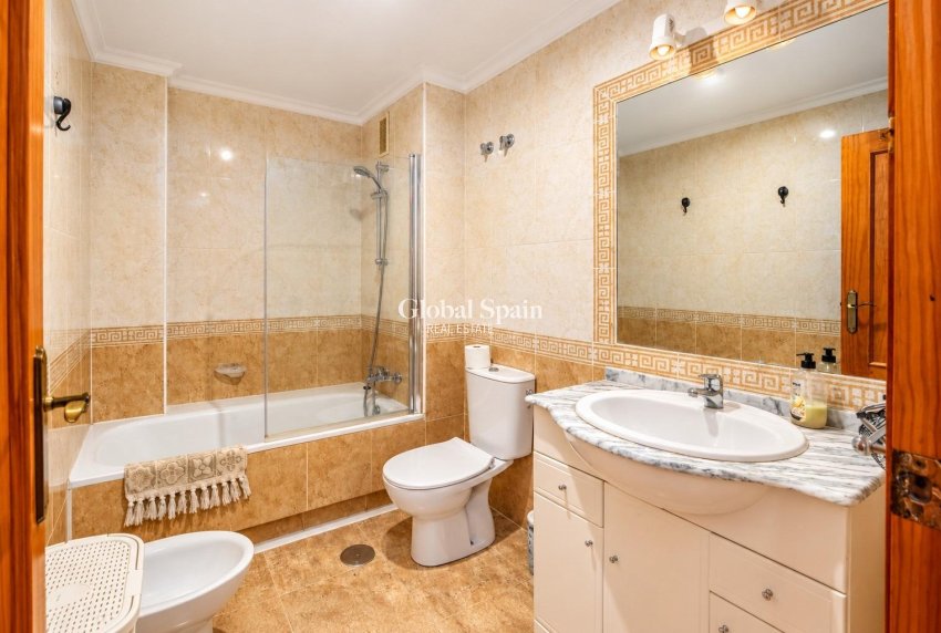 Venta - APARTAMENTO -
ORIHUELA COSTA - La Regia