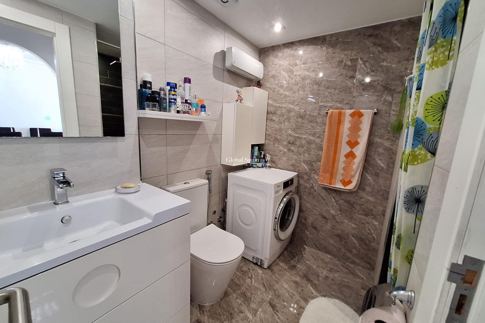 Venta - APARTAMENTO -
ORIHUELA COSTA - La Zenia