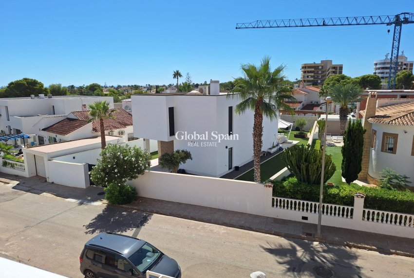 Venta - APARTAMENTO -
ORIHUELA COSTA - La Zenia