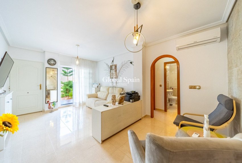 Venta - Apartamento -
ORIHUELA COSTA - Lomas de Cabo Roig