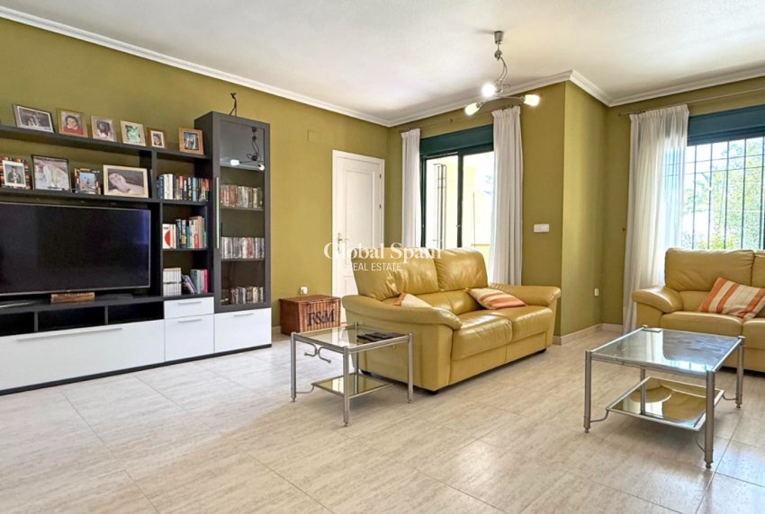 Venta - APARTAMENTO -
ORIHUELA COSTA - Lomas de Campoamor