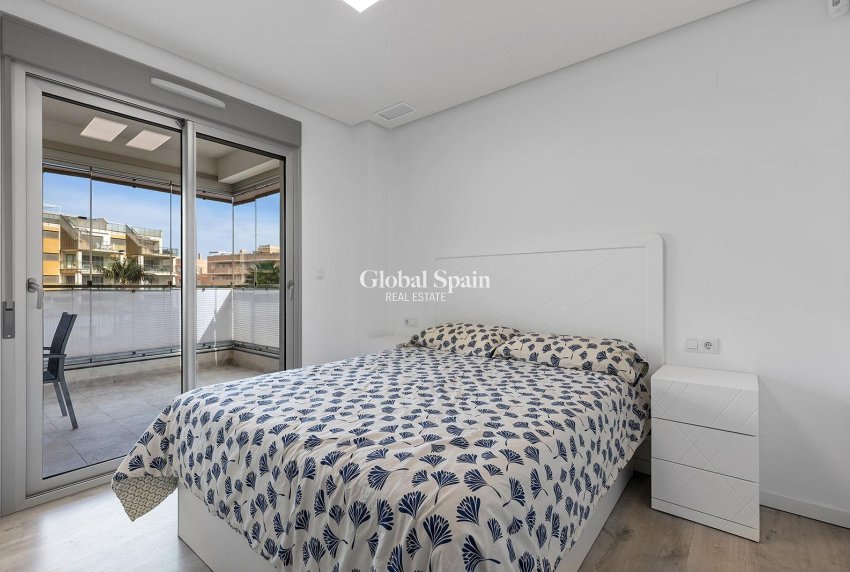 Venta - APARTAMENTO -
ORIHUELA COSTA - Los Dolses