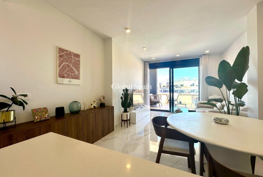 Venta - APARTAMENTO -
ORIHUELA COSTA - Pau 8