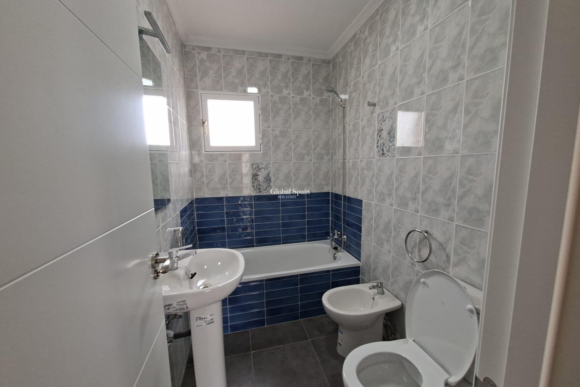 Venta - APARTAMENTO -
ORIHUELA COSTA - Punta Prima