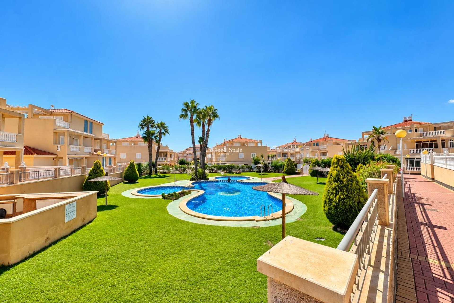 Venta - APARTAMENTO -
ORIHUELA COSTA - Punta Prima