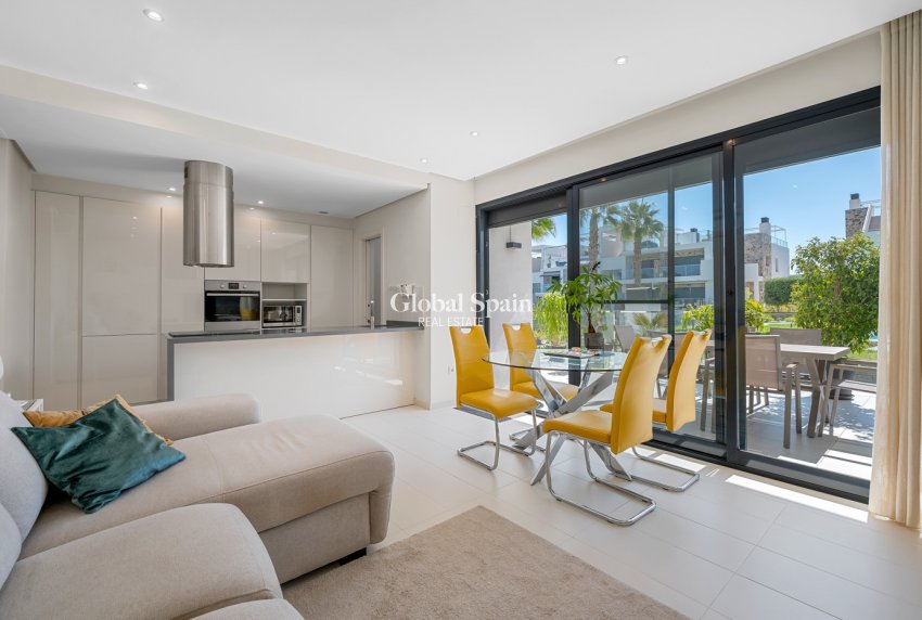 Venta - Apartamento -
ORIHUELA COSTA - Punta Prima