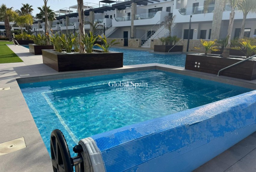 Venta - APARTAMENTO -
ORIHUELA COSTA - Rocio Del Mar