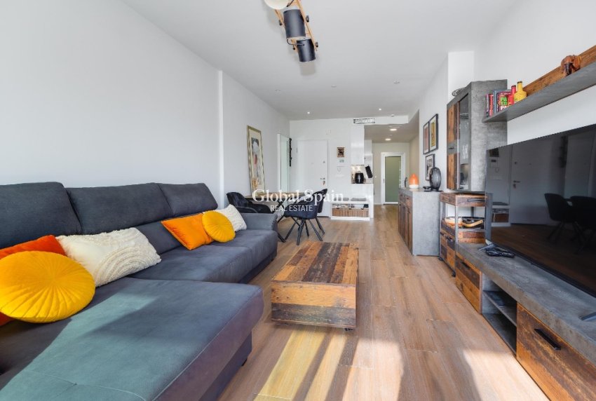 Venta - Apartamento -
ORIHUELA COSTA - VILLAMARTÍN