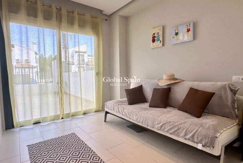 Venta - APARTAMENTO -
ORIHUELA COSTA - VILLAMARTÍN