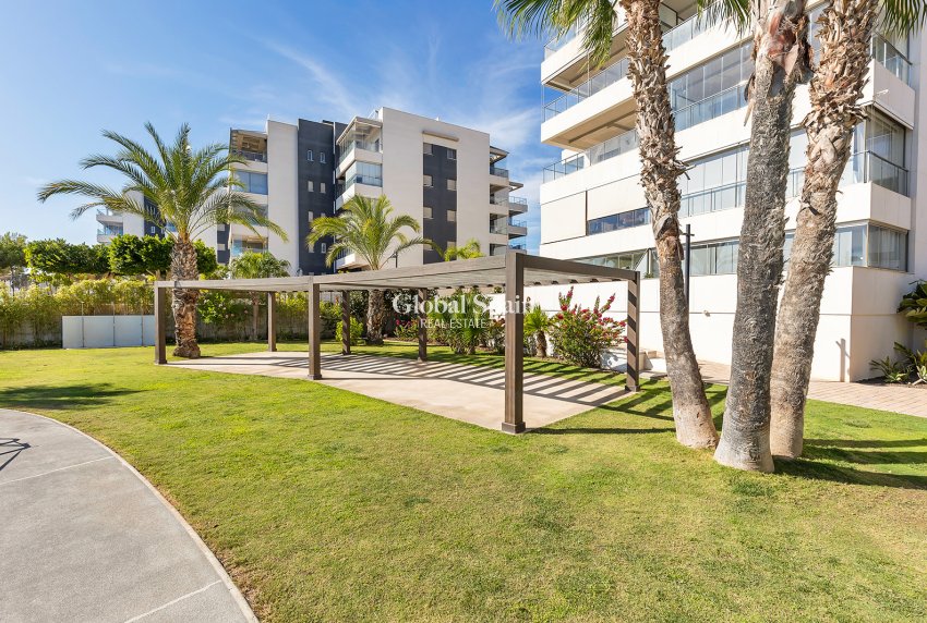 Venta - APARTAMENTO -
ORIHUELA COSTA - VILLAMARTÍN