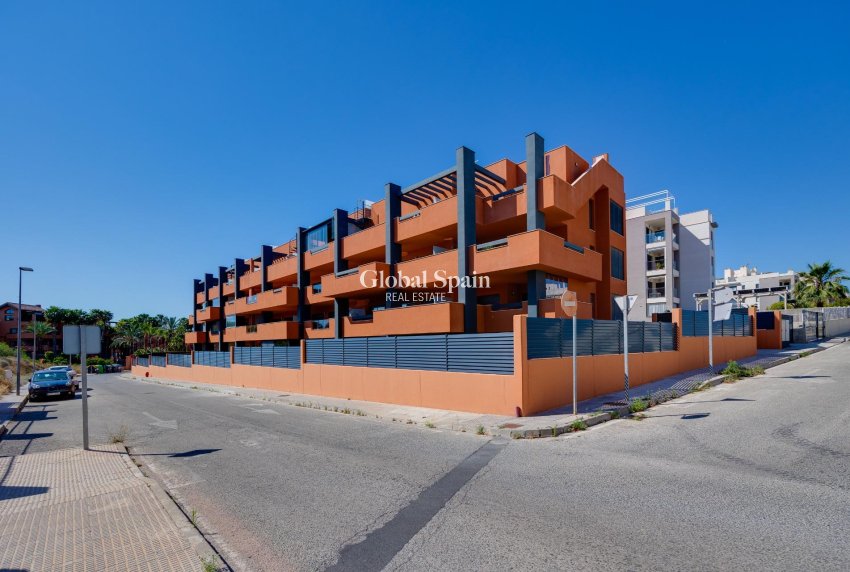 Venta - APARTAMENTO -
ORIHUELA COSTA - VILLAMARTÍN