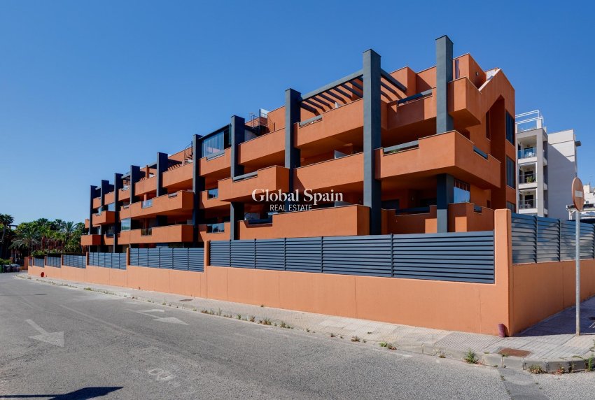 Venta - APARTAMENTO -
ORIHUELA COSTA - VILLAMARTÍN