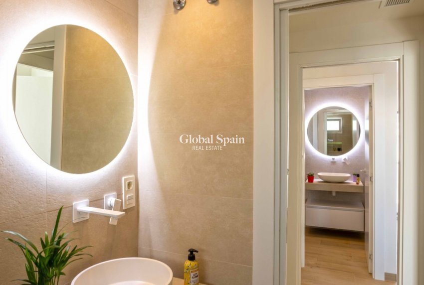 Venta - APARTAMENTO -
ORIHUELA COSTA - VILLAMARTÍN