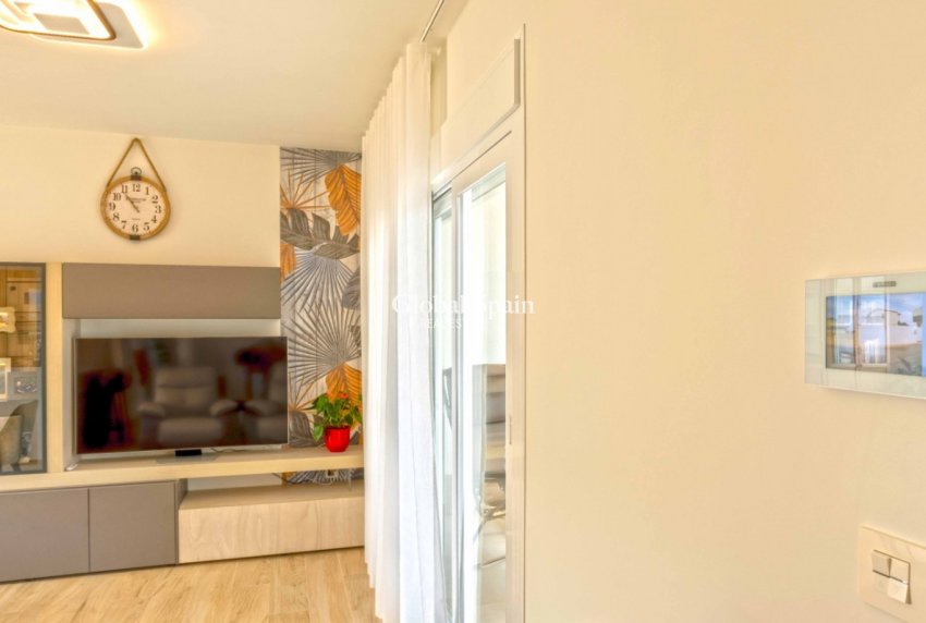 Venta - APARTAMENTO -
ORIHUELA COSTA - VILLAMARTÍN