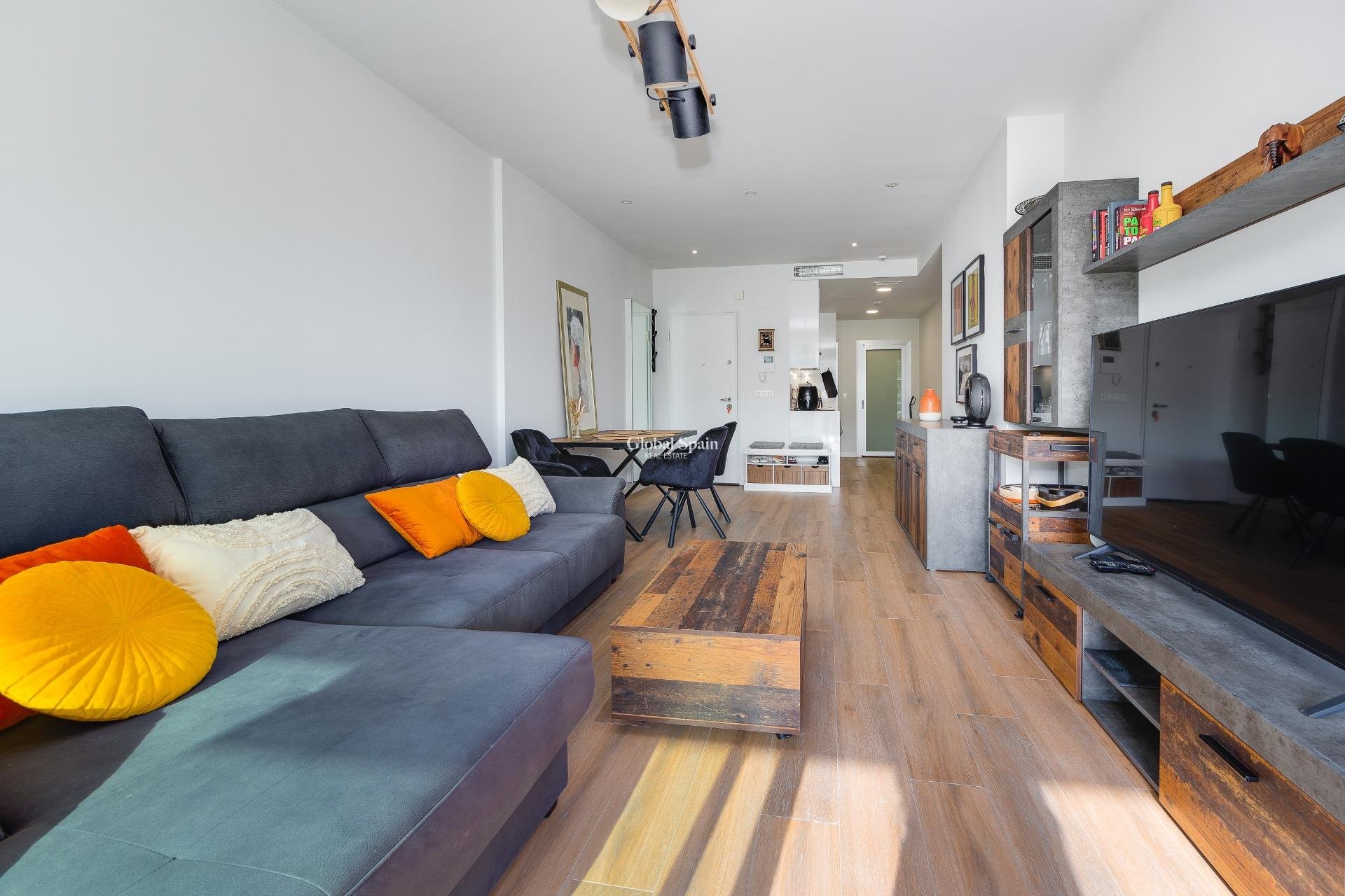 Venta - APARTAMENTO -
ORIHUELA COSTA - VILLAMARTÍN